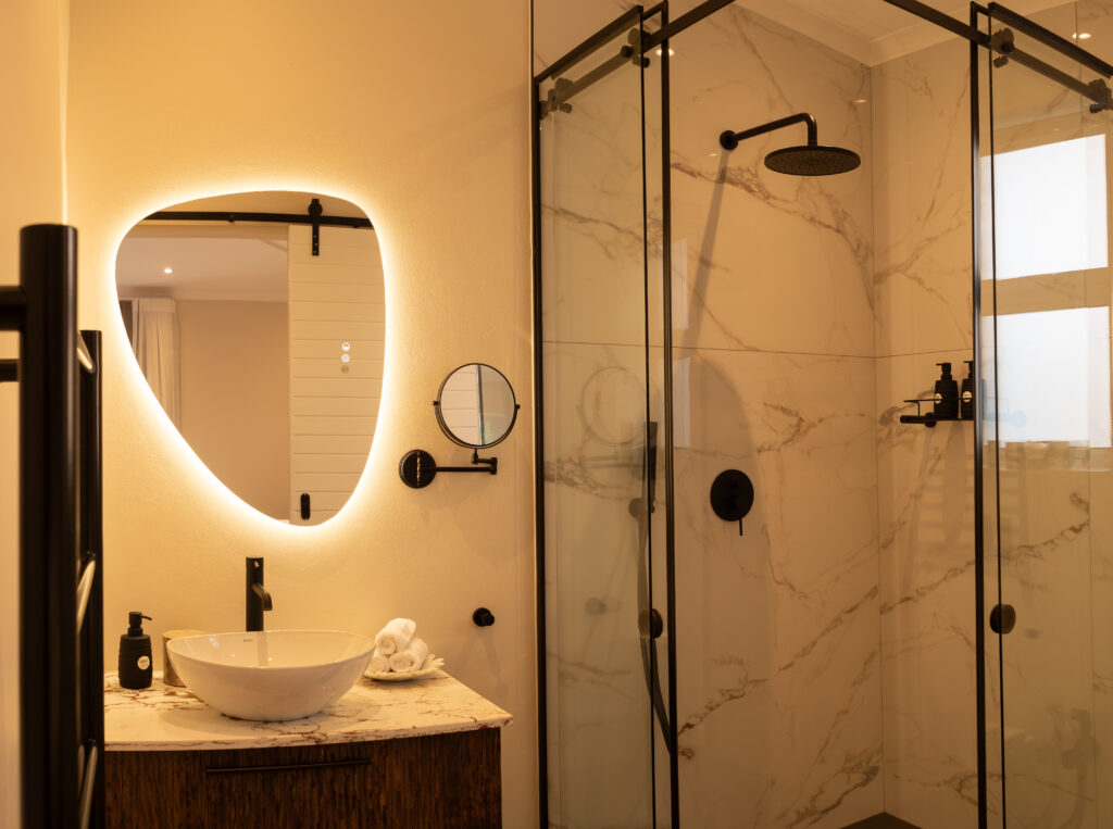 Twin Bathroom
