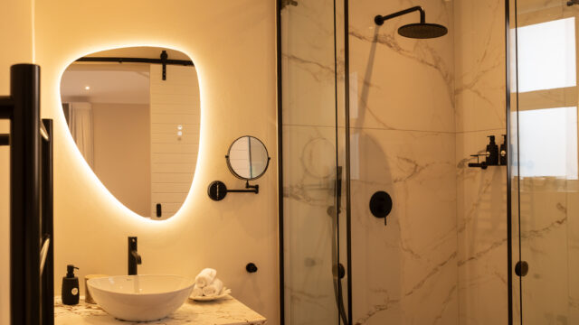 Twin Bathroom